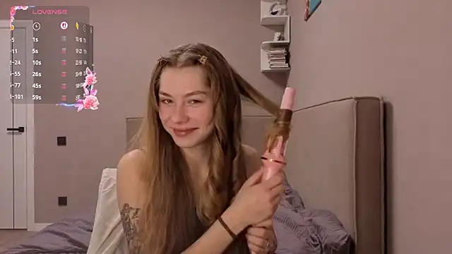 LindyUnderkoffler online show from February 2026 08:10:02 PM