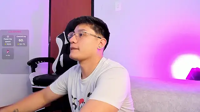 Theo Rowan online show from February 2026 08:18:01 PM