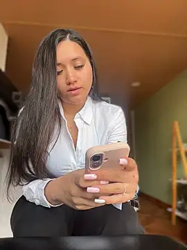 Veronica Wins  online show from May 2026 07:00:02 PM