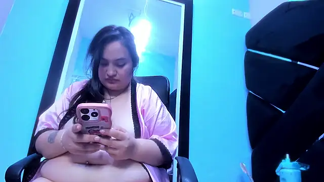 MiaRouss69 online show from April 2026 07:45:01 AM