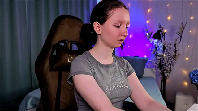 Snapshot of SunshineBlaze chatting on April 2026 01:29:02 PM SunshineBlaze online show from April 2026 01:29:02 PM