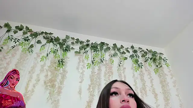 lizz lunna online show from April 2026 10:00:02 PM