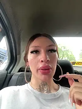lizz lunna online show from April 2026 04:42:02 PM