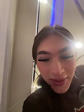 lizz lunna online show from April 2026 03:44:01 AM