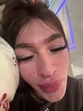 lizz lunna online show from April 2026 06:57:02 PM