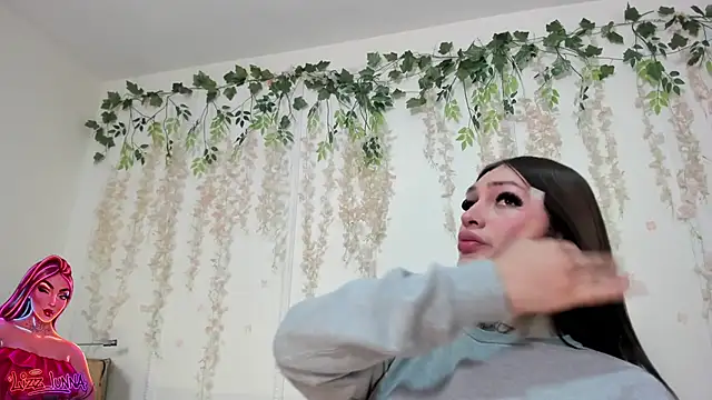 lizz lunna online show from April 2026 10:38:01 PM