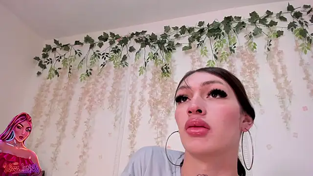lizz lunna online show from May 2026 11:24:01 PM