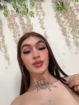 lizz lunna online show from May 2026 09:00:02 PM