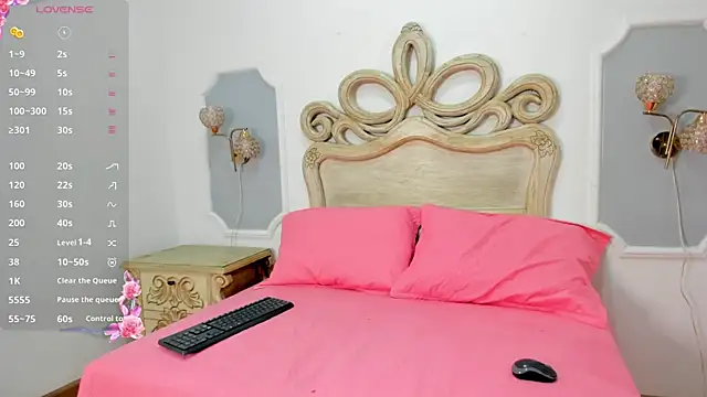 paulina lux online show from May 2026 07:52:02 PM