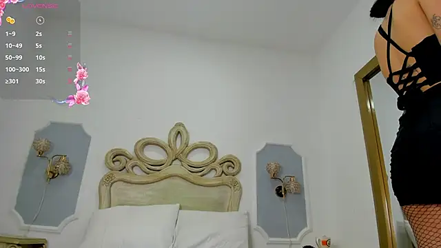 paulina lux online show from May 2026 08:47:02 PM