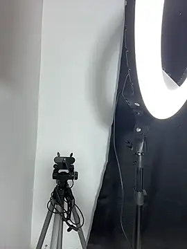 Snapshot of LeslyCooper1 chatting on February 2026 07:32:02 PM LeslyCooper1 online show from February 2026 07:32:02 PM