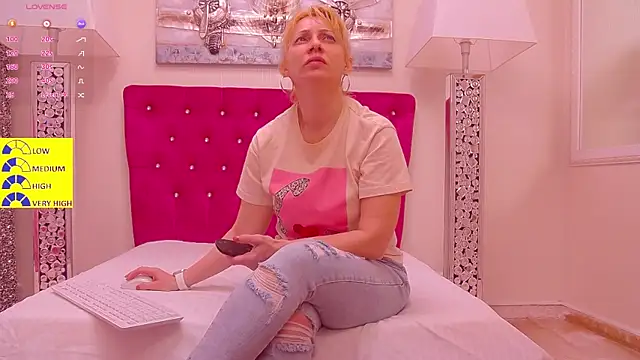 AmandaL1 online show from May 2026 04:18:01 AM