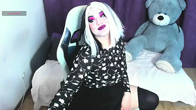 Snapshot of sexxx-queen chatting on May 2026 02:23:02 PM sexxx-queen online show from May 2026 02:23:02 PM