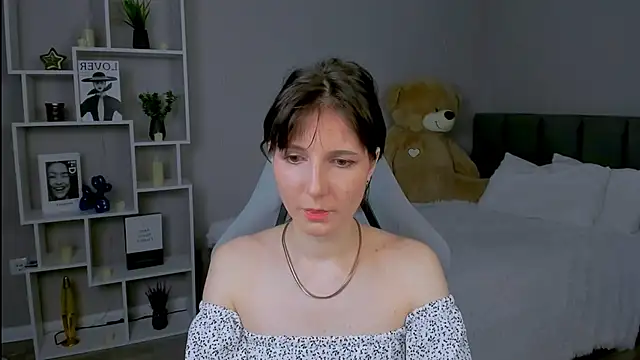 KikaOsterman online show from April 2026 08:28:01 AM