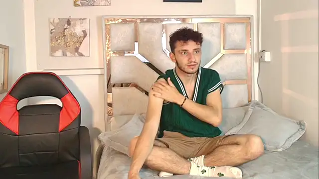 Curlystartt online show from January 2026 12:32:02 PM