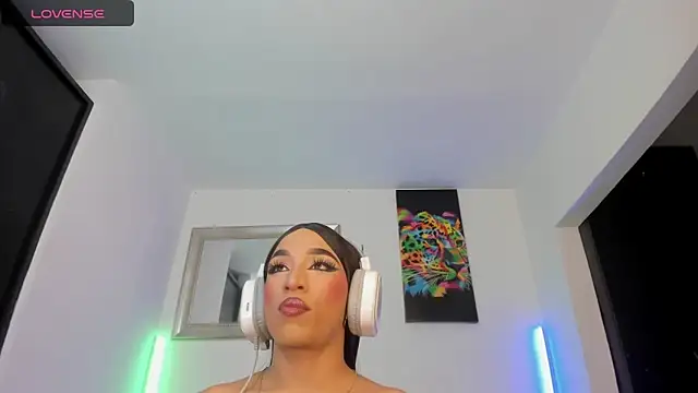 Snapshot of Naughty_Blue chatting on May 2026 12:30:02 AM Naughty Blue online show from May 2026 12:30:02 AM