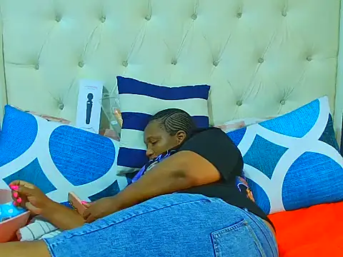 Snapshot of Ze-Zee99 chatting on February 2026 01:41:01 PM Ze-Zee99 online show from February 2026 01:41:01 PM