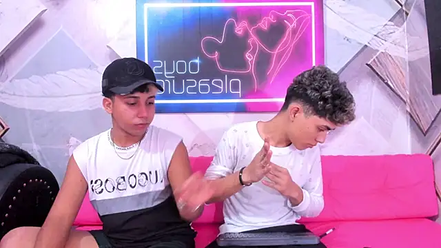 Roman cute online show from February 2026 06:57:02 PM