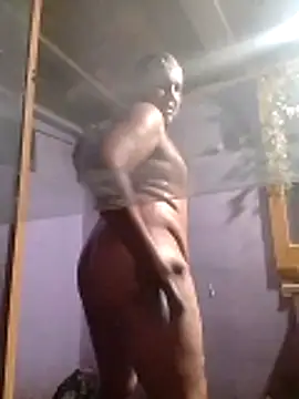 Snapshot of Guanatos13 chatting on February 2026 04:21:02 AM Guanatos13 online show from February 2026 04:21:02 AM