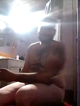 Snapshot of Guanatos13 chatting on April 2026 03:50:02 AM Guanatos13 online show from April 2026 03:50:02 AM