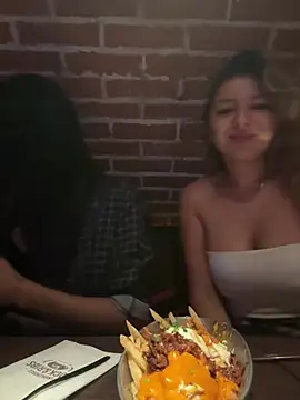 bebitas2  online show from April 2026 10:37:01 PM