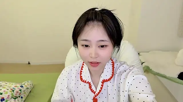 Snapshot of Onefiona chatting on April 2026 12:49:01 PM Onefiona online show from April 2026 12:49:01 PM