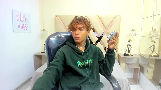 Anyelo Twink online show from February 2026 01:09:01 PM