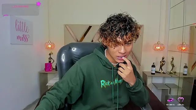 Anyelo Twink online show from June 2026 04:57:01 AM