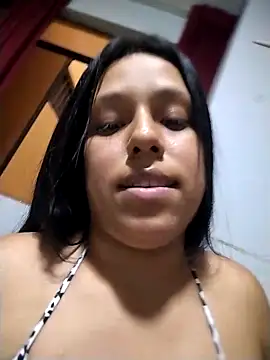 Snapshot of Aleja_1426 chatting on March 2026 10:43:02 PM Aleja 1426 online show from March 2026 10:43:02 PM