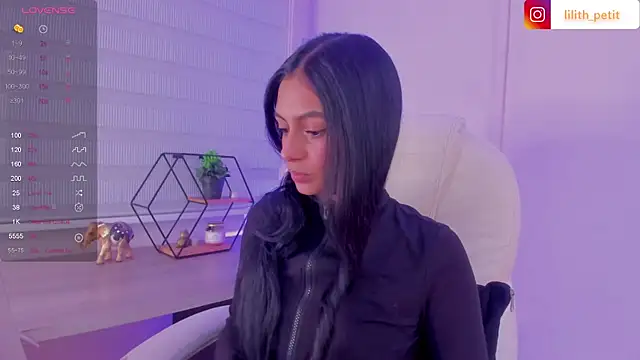lilith petit  online show from April 2026 08:33:01 PM