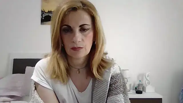 Clara1986 online show from May 2026 01:16:02 PM