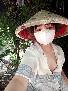 Snapshot of EnzxMoon02 chatting on February 2026 04:22:01 AM EnzxMoon02 online show from February 2026 04:22:01 AM