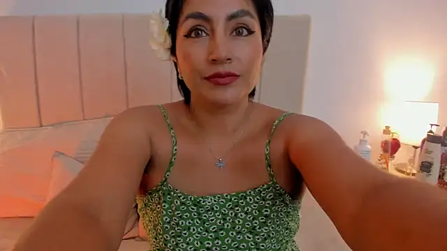 Snapshot of nathy_bush chatting on May 2026 12:33:01 PM nathy bush online show from May 2026 12:33:01 PM
