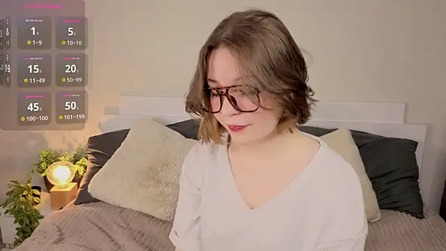 Next2Marie online show from April 2026 04:52:02 AM
