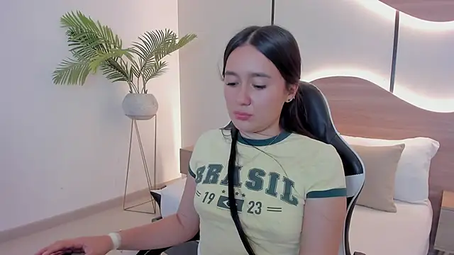 mia slora online show from June 2026 05:56:02 AM
