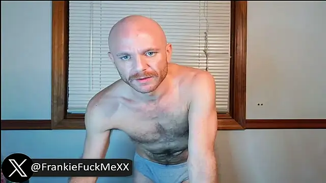 Snapshot of FrankieFuckMe chatting on June 2026 04:19:02 AM FrankieFuckMe online show from June 2026 04:19:02 AM