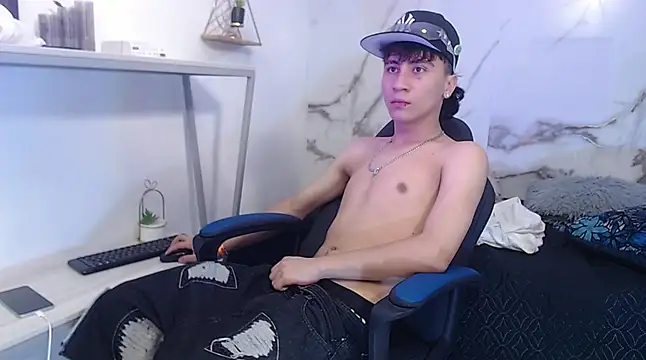 XanderGrey8 online show from May 2026 07:09:02 PM