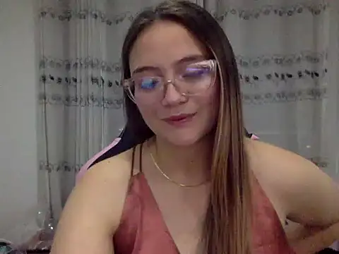 Snapshot of LOLA_R_ chatting on February 2026 12:18:01 AM LOLA R online show from February 2026 12:18:01 AM