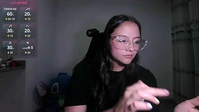 Snapshot of LOLA_R_ chatting on May 2026 02:06:01 AM LOLA R online show from May 2026 02:06:01 AM