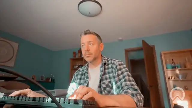 chrisw8140 online show from May 2026 12:38:01 AM
