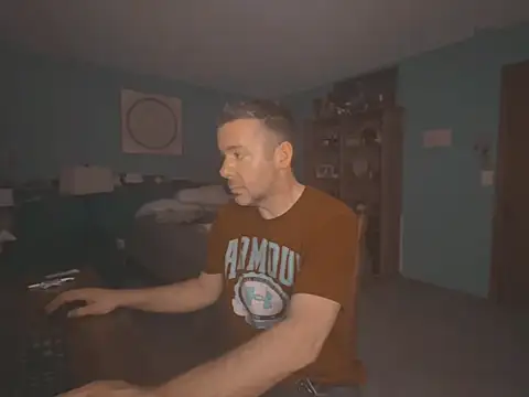 chrisw8140 online show from June 2026 07:43:02 AM