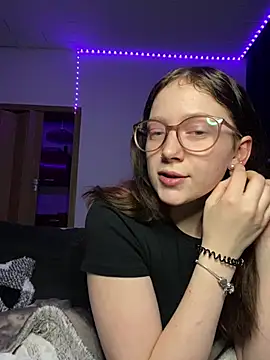 YoungLisaa18 online show from February 2026 07:45:01 PM