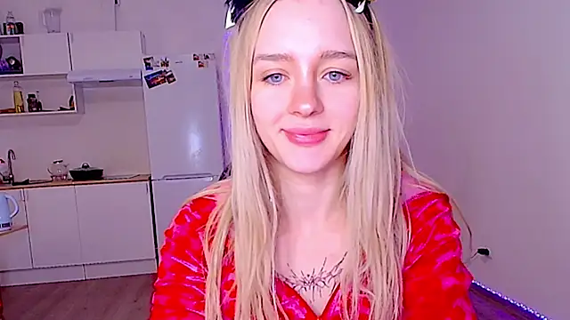 sailormoon666  online show from February 2026 02:18:01 AM