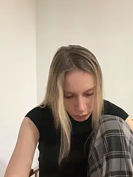 Snapshot of cherry25 chatting on January 2026 03:38:01 PM cherry25 online show from January 2026 03:38:01 PM