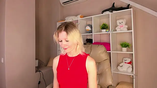 Snapshot of Julie_Lucas chatting on March 2026 12:51:01 AM Julie Lucas online show from March 2026 12:51:01 AM