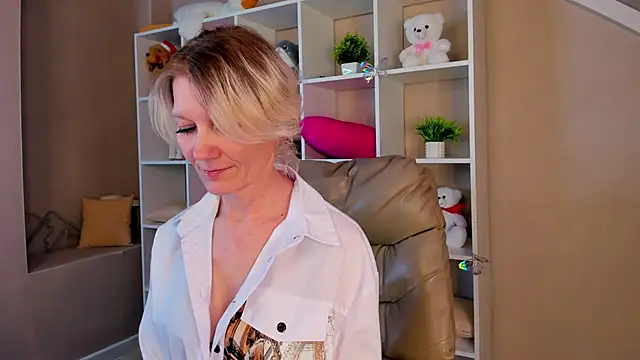 Snapshot of Julie_Lucas chatting on March 2026 08:22:02 AM Julie Lucas online show from March 2026 08:22:02 AM