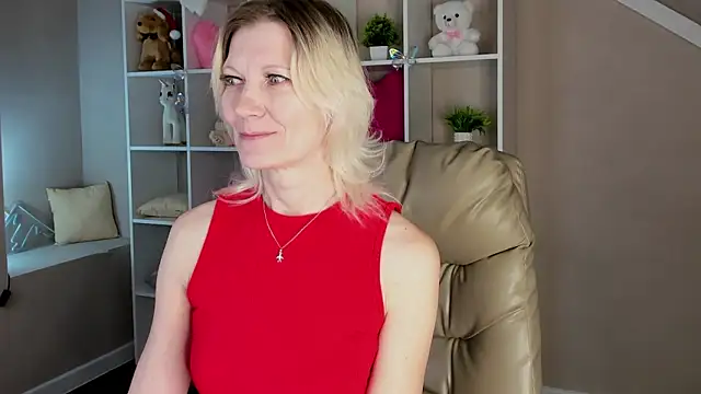 Snapshot of Julie_Lucas chatting on March 2026 12:38:01 AM Julie Lucas online show from March 2026 12:38:01 AM