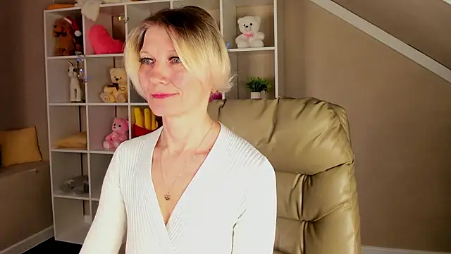 Snapshot of Julie_Lucas chatting on March 2026 12:39:01 AM Julie Lucas online show from March 2026 12:39:01 AM