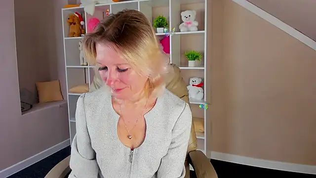 Snapshot of Julie_Lucas chatting on March 2026 12:39:02 AM Julie Lucas online show from March 2026 12:39:02 AM