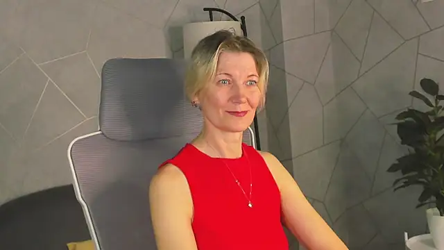 Snapshot of Julie_Lucas chatting on March 2026 12:48:02 AM Julie Lucas online show from March 2026 12:48:02 AM